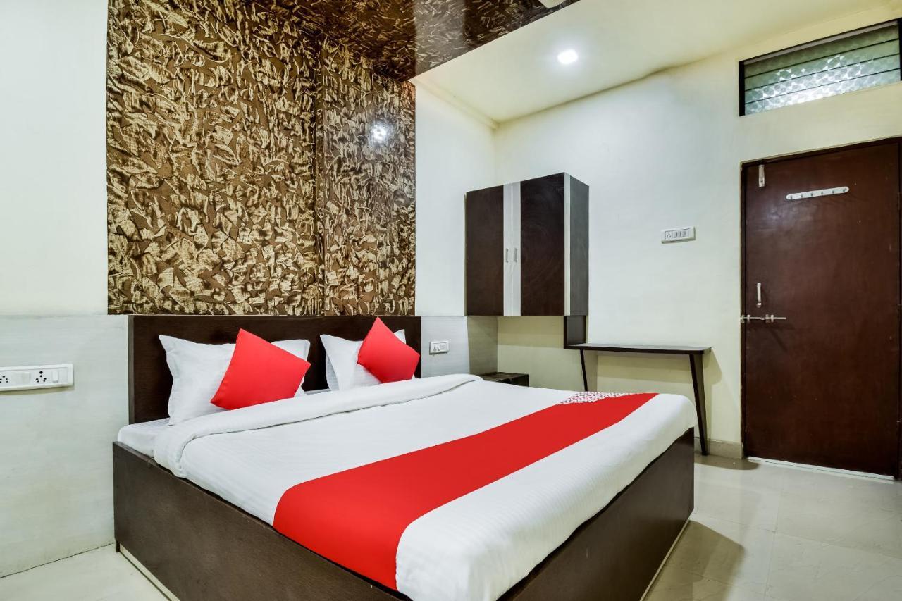 โอโย 69828 โฮเต็ล อารยัน Hotel Khamgaon ภายนอก รูปภาพ