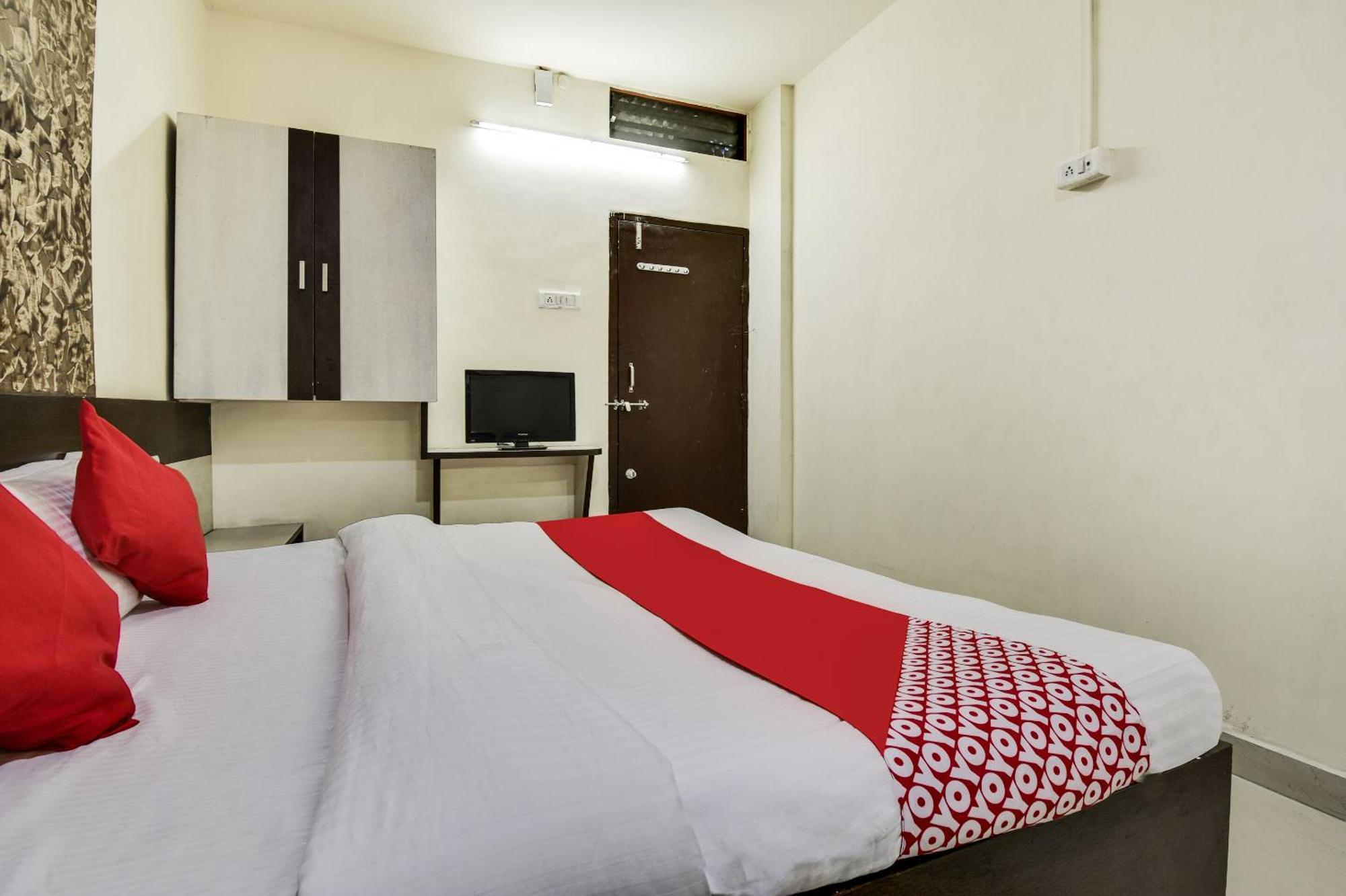 โอโย 69828 โฮเต็ล อารยัน Hotel Khamgaon ภายนอก รูปภาพ