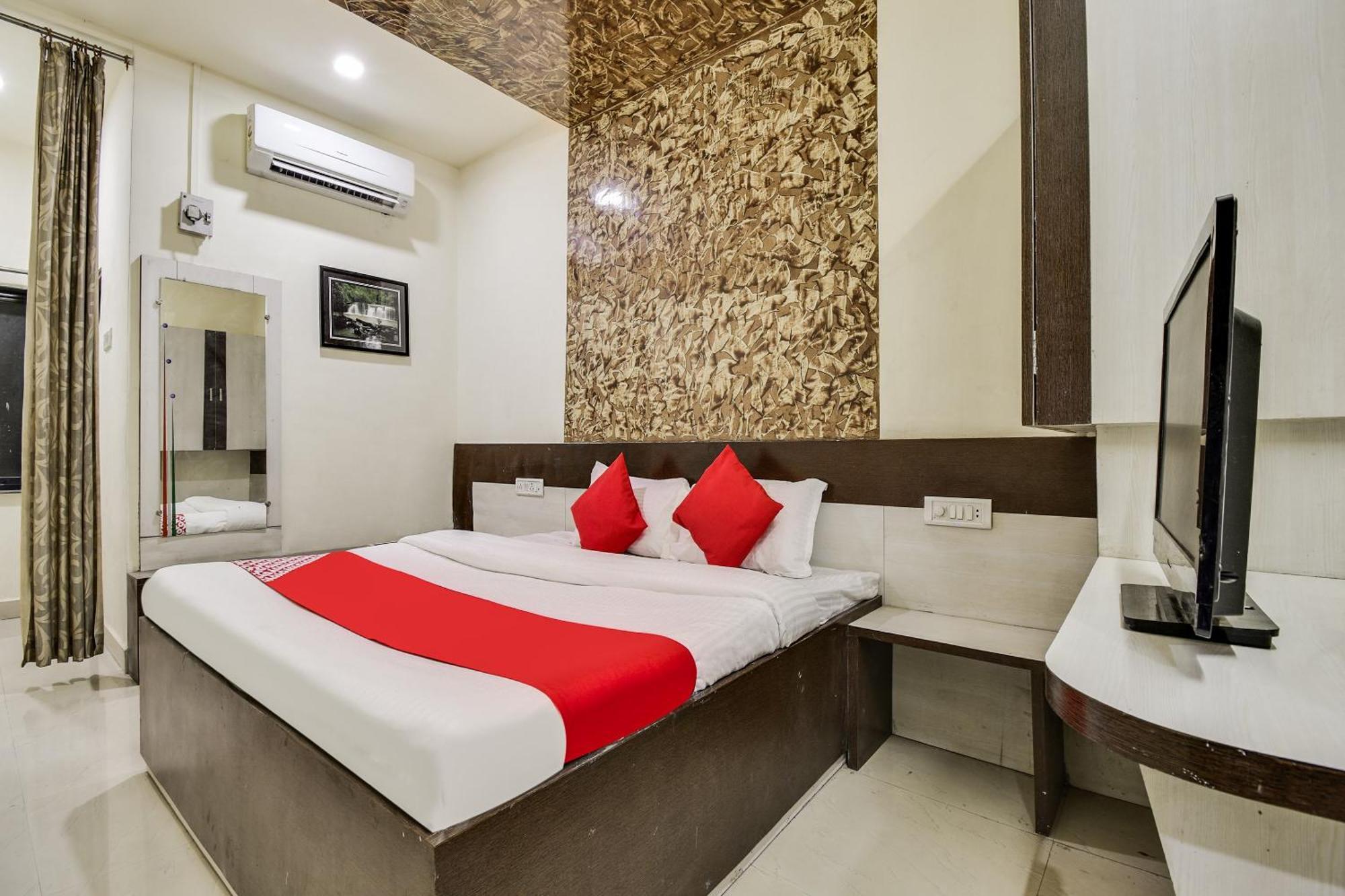 โอโย 69828 โฮเต็ล อารยัน Hotel Khamgaon ภายนอก รูปภาพ